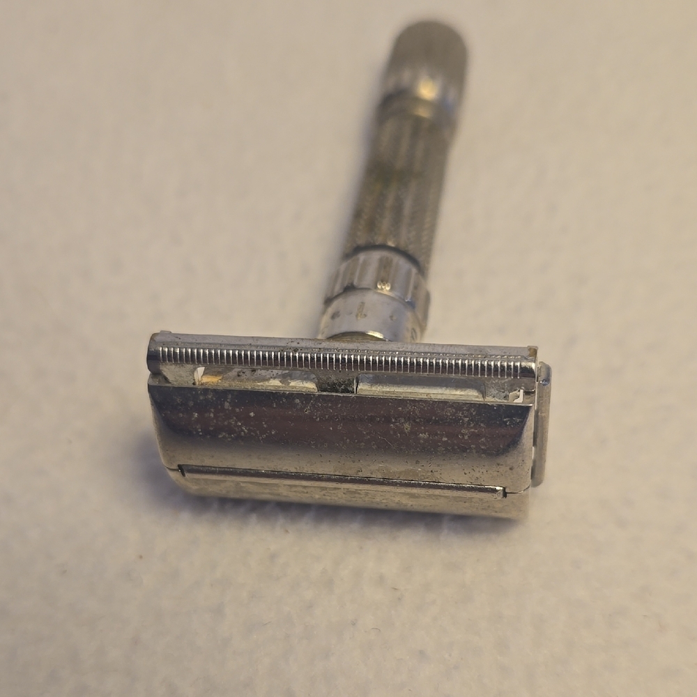 Premium Silver Safety Razor for Men - Picture 2 of 8